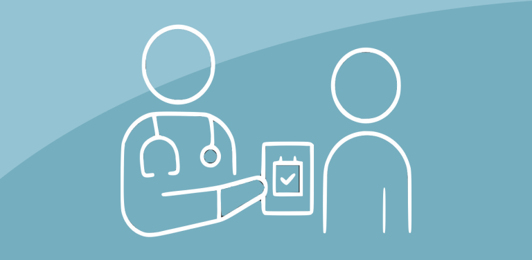 Termin Arzt zeigt einem Patienten eine Termin-Bestätigung.